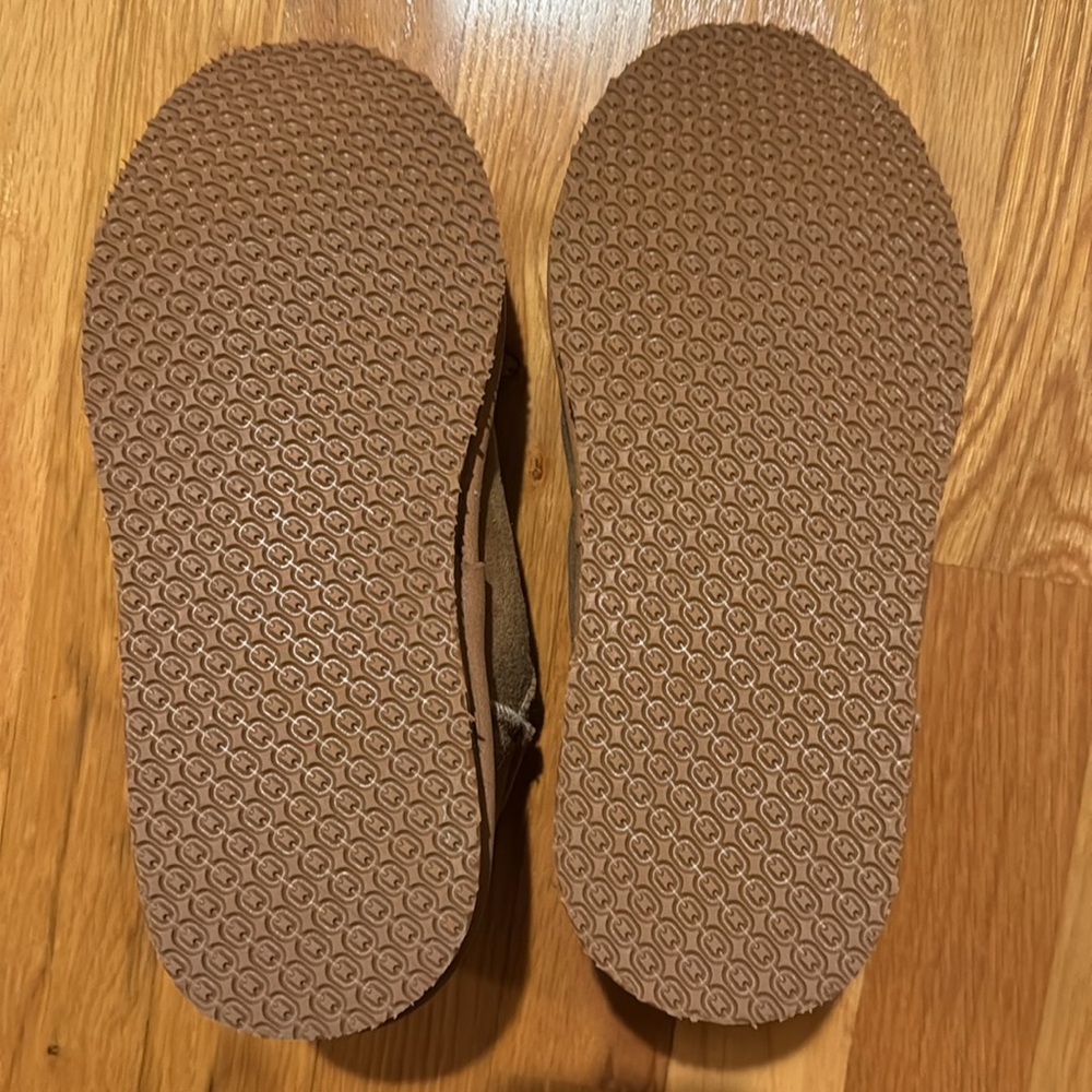 Like New L.L. Bean Slippers - Picture 6 of 6